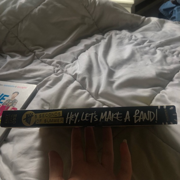 5 Seconds of Summer official book - Picture 3 of 3